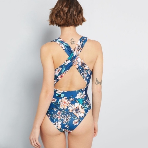 New ModCloth Lauren Plunge One Piece Floral Suit - Picture 3 of 7